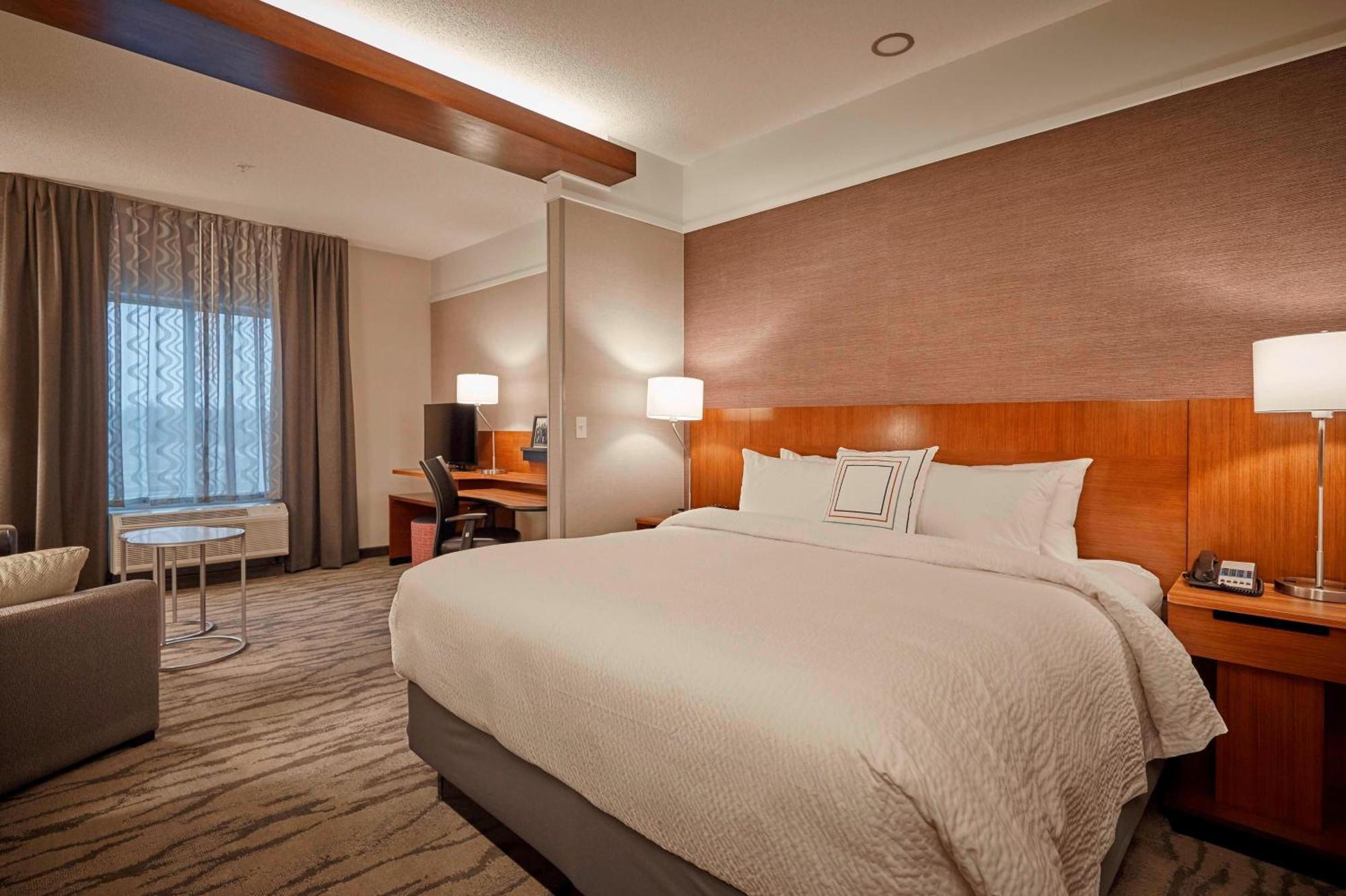 Hotel Fairfield & By Marriott Centralia 3*