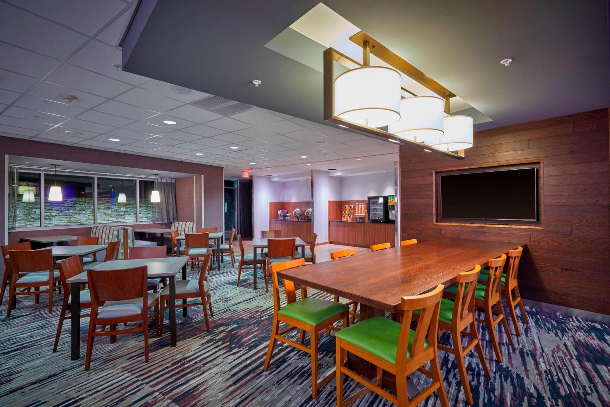 Fairfield & By Marriott Centralia Hotel