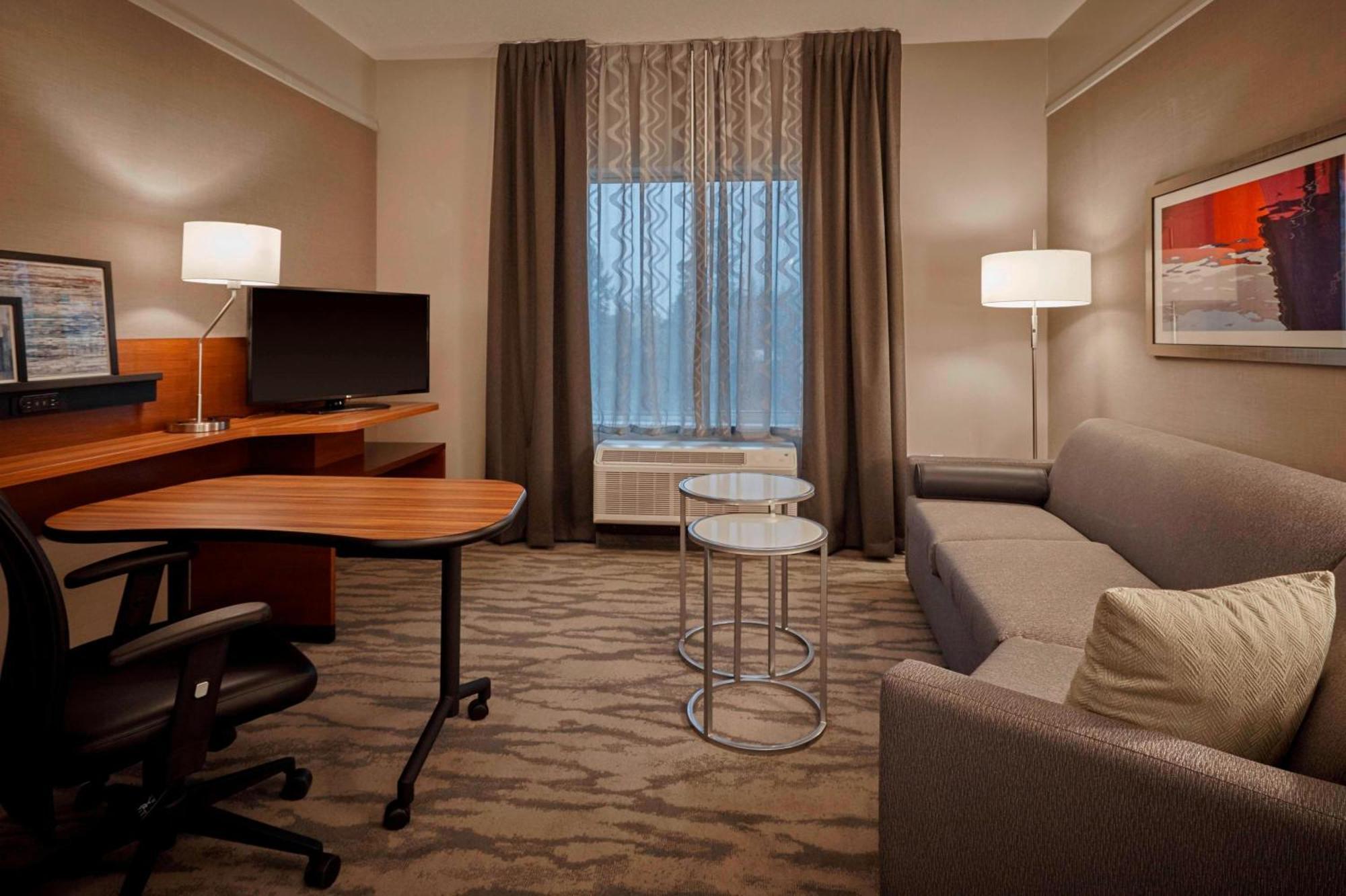 Hotel Fairfield & By Marriott Centralia 3*