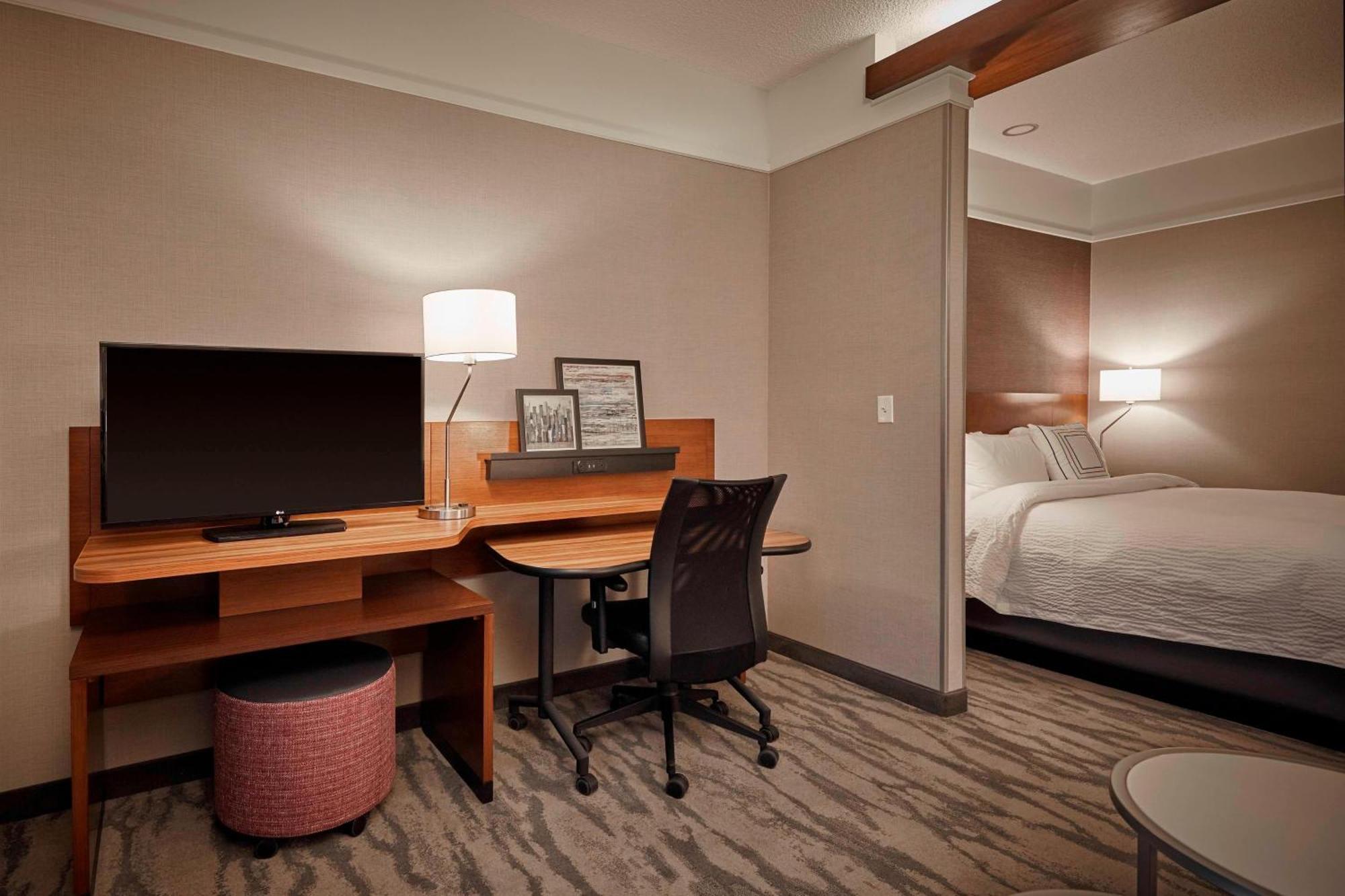 Fairfield & By Marriott Centralia Hotel